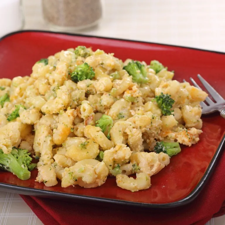 macarrão com brócolis e calabresa