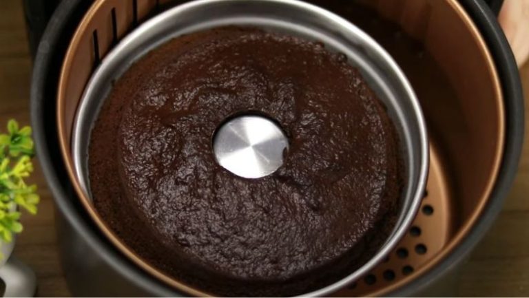 bolo de chocolate na Air Fryer