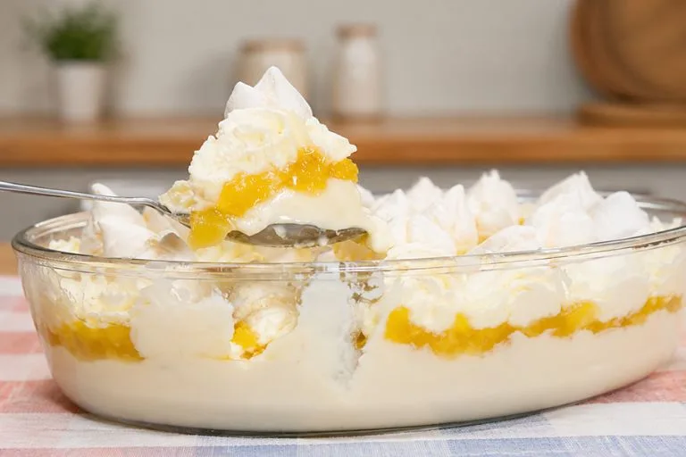 Imagem da Receita de Gelado de Abacaxi com Chantilly.