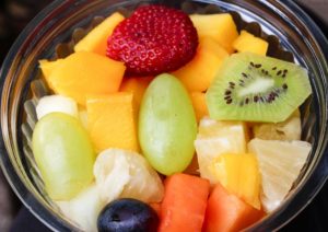 salada de frutas colorida rica em vitamina C