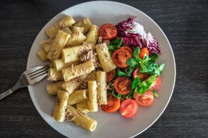 macarrão com pate de atum