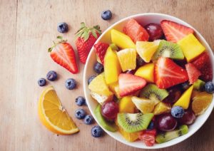 receitas para crianças prepararem para o dia das mães: salada de frutas