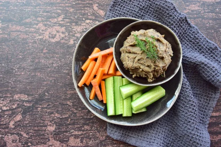 Palitos de Cenoura e Pepino com Homus