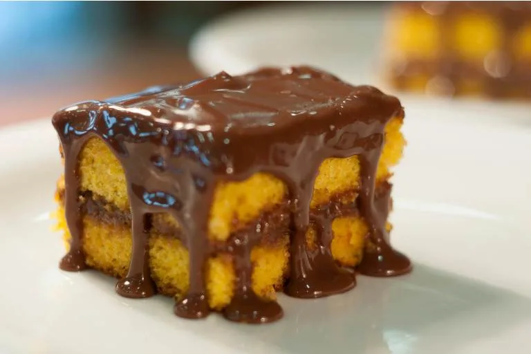 sobremesas - Bolo de Cenoura com Cobertura de Chocolate