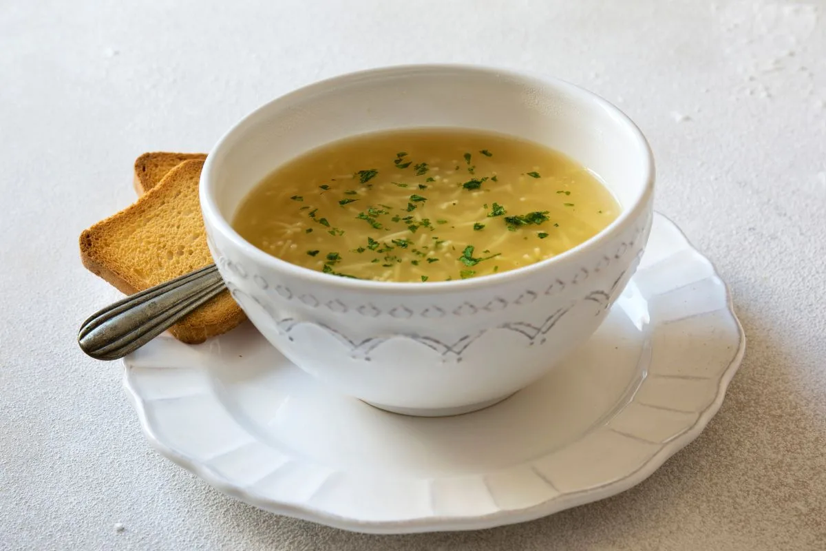Imagem da Receita de caldo de galinha simples e rápido