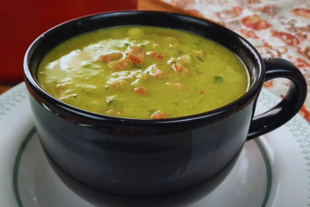 Imagem da receita de sopa de ervilha com calabresa e bacon