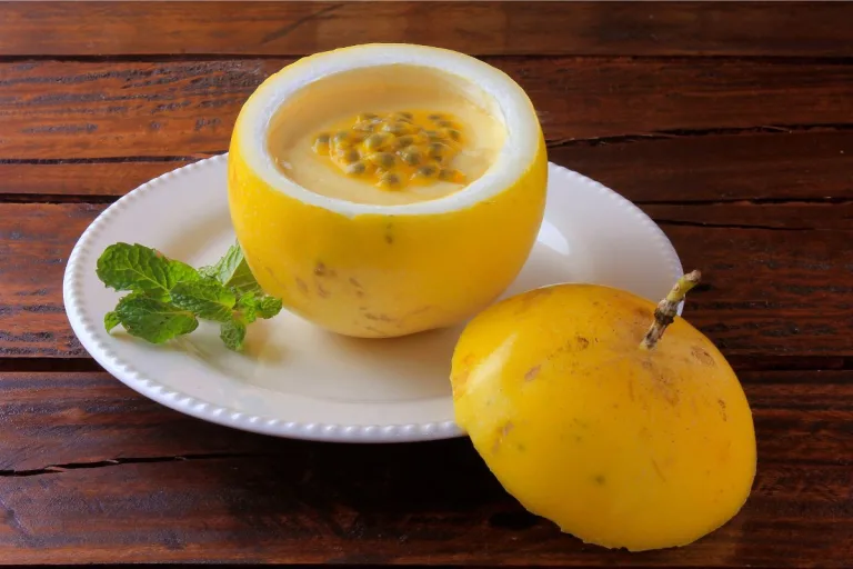 mousse de maracujá com a fruta