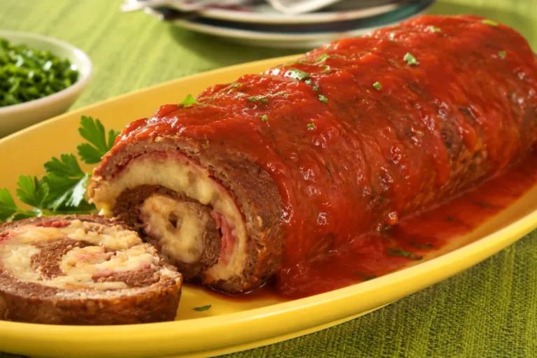 Imagem da Receita de Rocambole de Carne Moída com Presunto e Queijo.