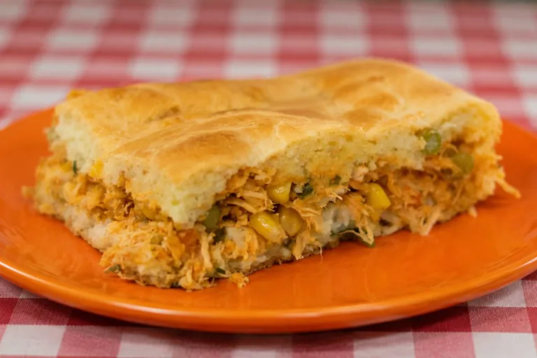 Imagem da Receita de Torta Salgada Sem Ovo com Massa Leve e Recheio Incrível de Frango!