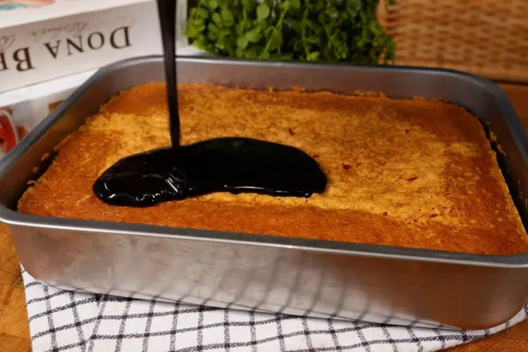 bolo de cenoura com cobertura de chocolate