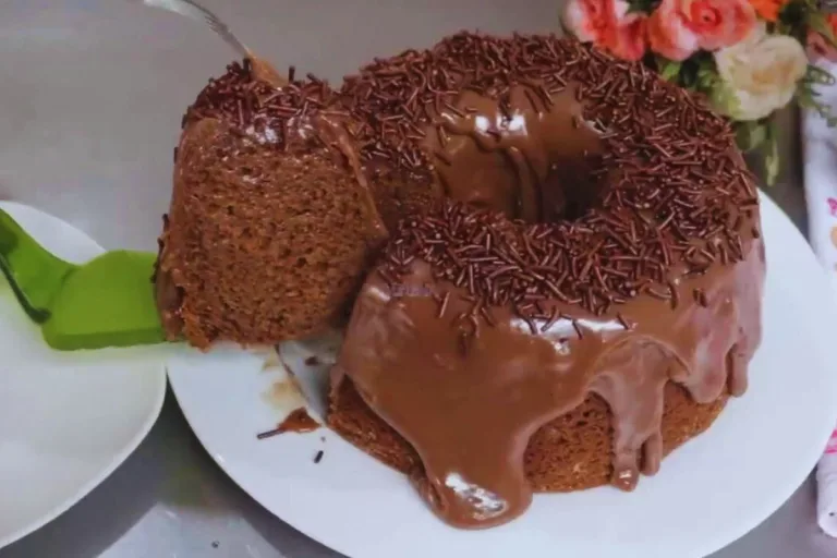 bolo de chocolate com creme de leite