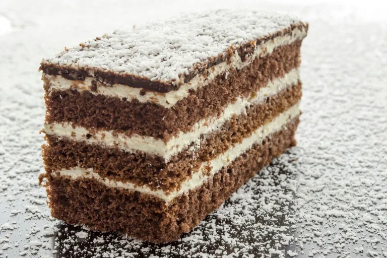 bolo de chocolate com recheio de coco