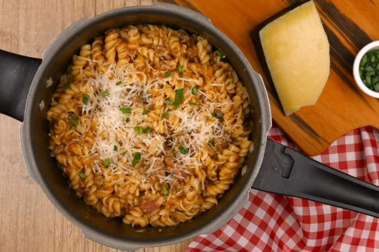 macarrão na panela de pressão