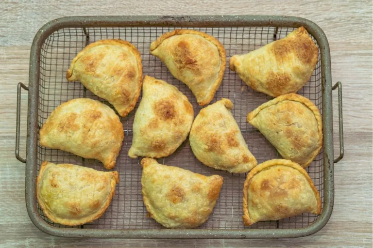 Pastel Assado com Recheio de Presunto e Queijo