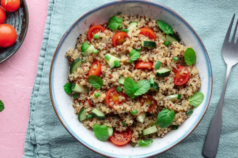 tabule de quinoa no pepino