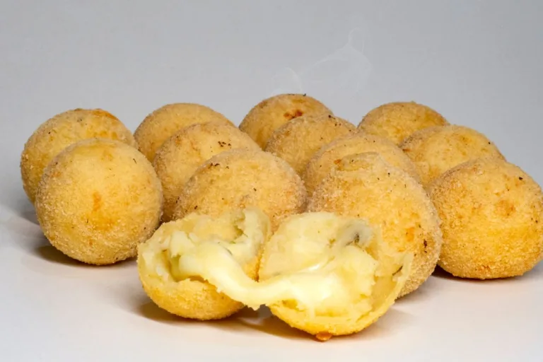 bolinha de queijo com 3 ingredientes