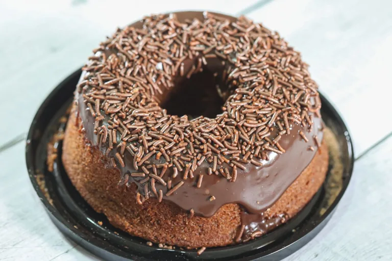 bolo de chocolate com calda de ganache