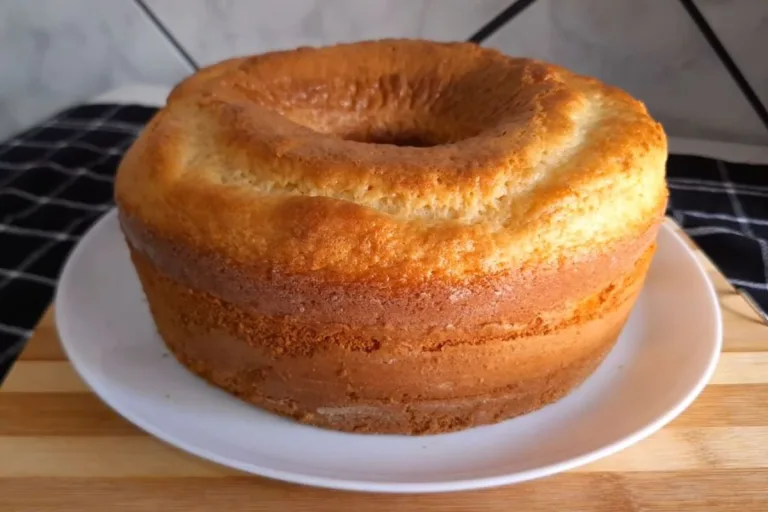 Bolo simples de liquidificador com maizena