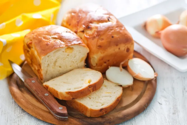 Pão Caseiro de Cebola - Receita Simples e Feita no Liquidificador