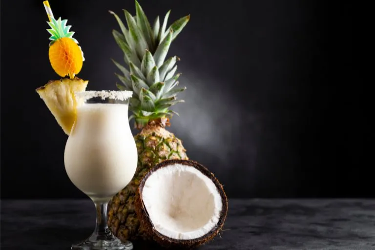 10 Receitas de Drinks Alcoólicos para Animar sua Festa- Piña Colada – O Sabor do Caribe