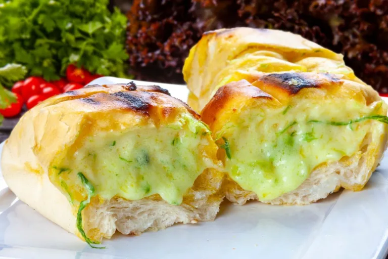 pão de alho com queijo e ervas