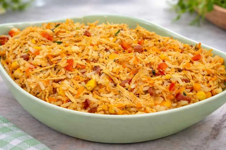 Imagem da Receita de Arroz Frito com Frango Desfiado e Cenoura.
