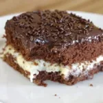 imagem da receita de bolo de chocolate com recheio de prestígio