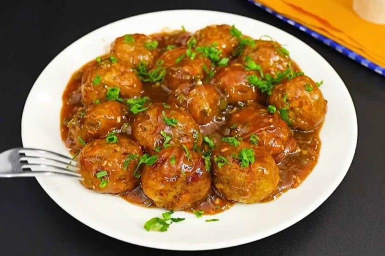 Imagem da Receita de Bolinho de Repolho ao Molho de Tomate.