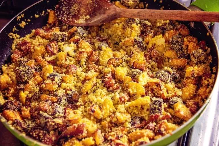 Imagem da Receita de Farofa com ovo e calabresa