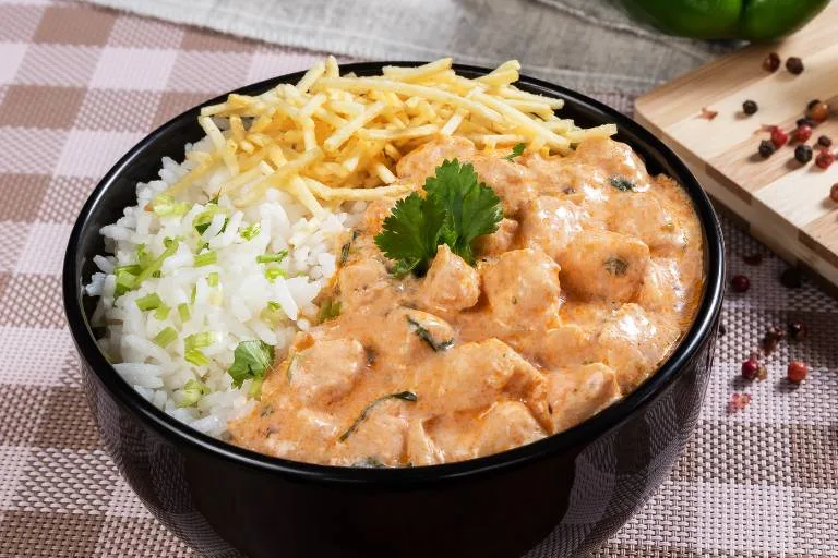 Imagem da Receita de Estrogonofe de Frango Clássico.