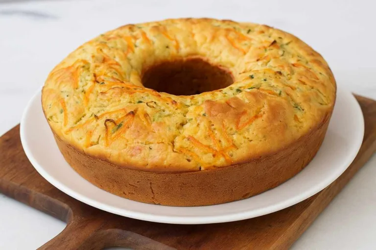 Imagem da Receita de Bolo Salgado Sem Leite com Recheio de Legumes.