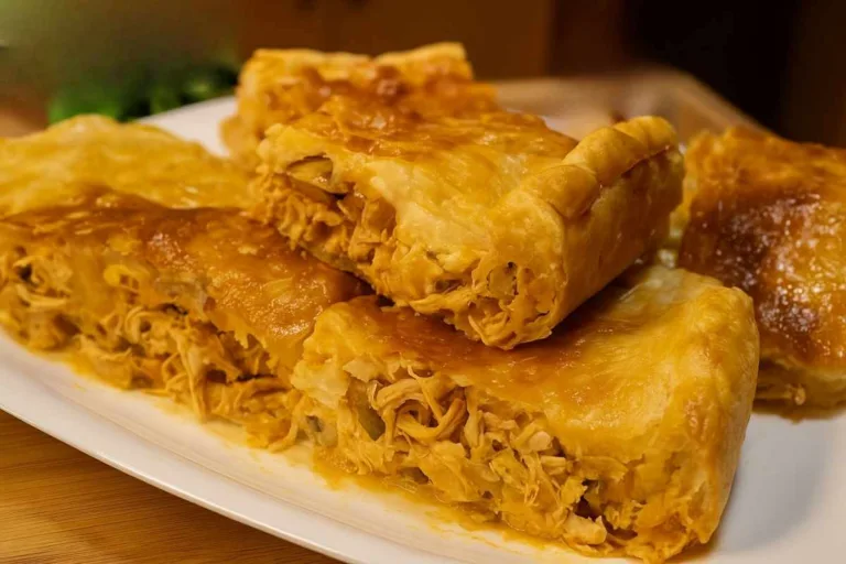 Imagem da Receita de Torta Folhada de Frango com Requeijão.