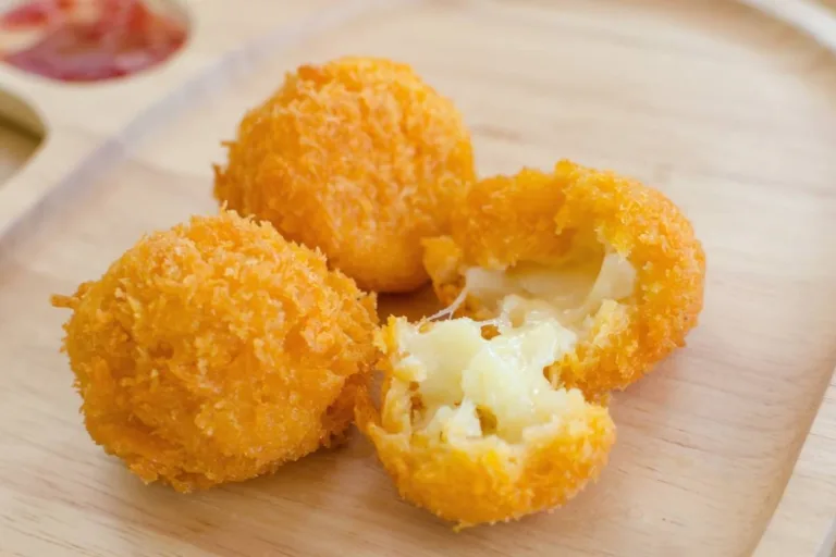 Imagem da Receita de Bolinho de Milho Recheado com Queijo.