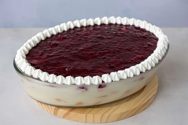 Imagem da Receita de Pavê de Ninho com Frutas Vermelhas.