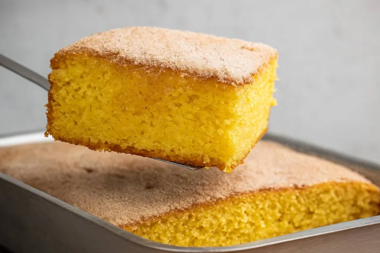 Imagem da Receita de Bolo de Fubá com Casquinha Crocante de Leite Condensado e Canela.