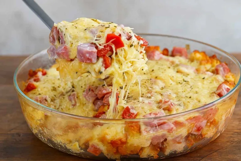 Imagem da Receita de Bruschetta de Travessa Gratinada com Tomate, Presunto e Queijo.