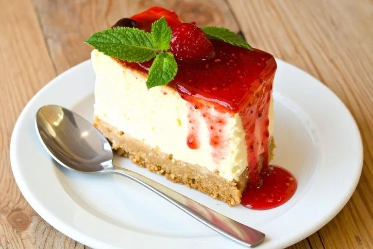 20 Sobremesas Perfeitas para a Ceia de Natal - Cheesecake de Natal (sem forno)