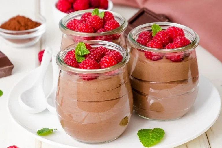 20 Sobremesas Perfeitas para a Ceia de Natal - Imagem do Mousse Fácil de Chocolate.