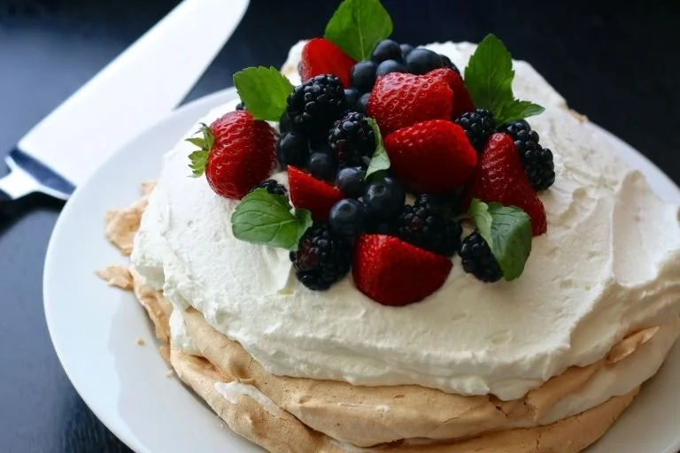 20 Sobremesas Perfeitas para a Ceia de Natal - Imagem da Pavlova Simples