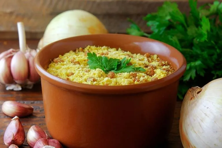 Imagem da Receita de Farofa de Cebola Crocante.