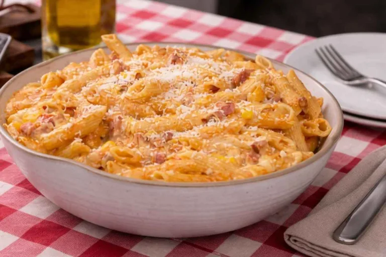 Imagem do Almoço Rápido: Penne com Calabresa na Panela de Pressão.