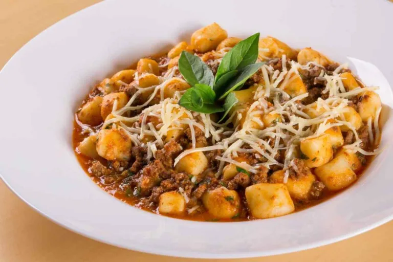 Imagem da Receita de Nhoque Artesanal de Batata-Doce com Molho à Bolonhesa.