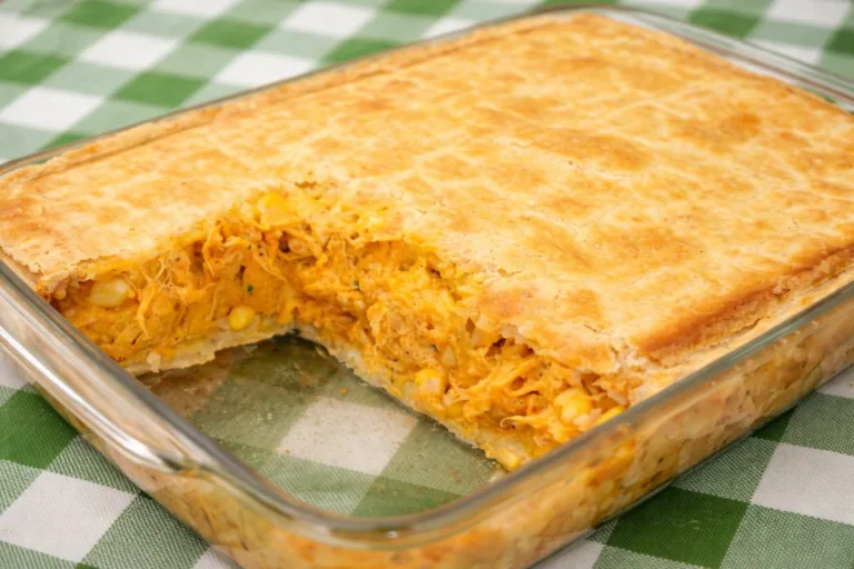 Imagem da Receita de Empadão de Pobre: Massa com 2 Ingredientes e Recheio Econômico.