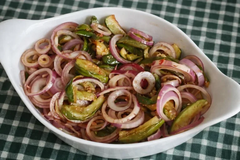 Imagem da Receita de Salada de Jiló Frito com Cebola Roxa.