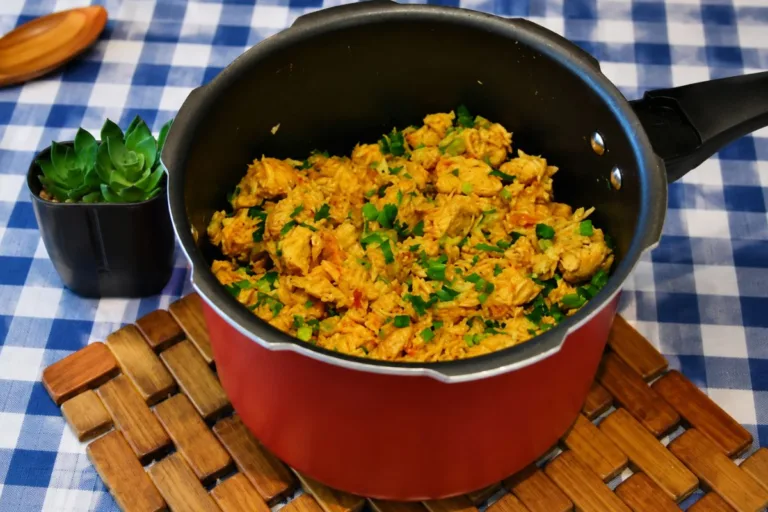 Imagem da Receita de Arroz com Frango na Panela de Pressão.