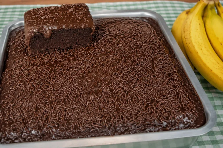 Imagem da Receita de Bolo Nega Maluca com Banana.