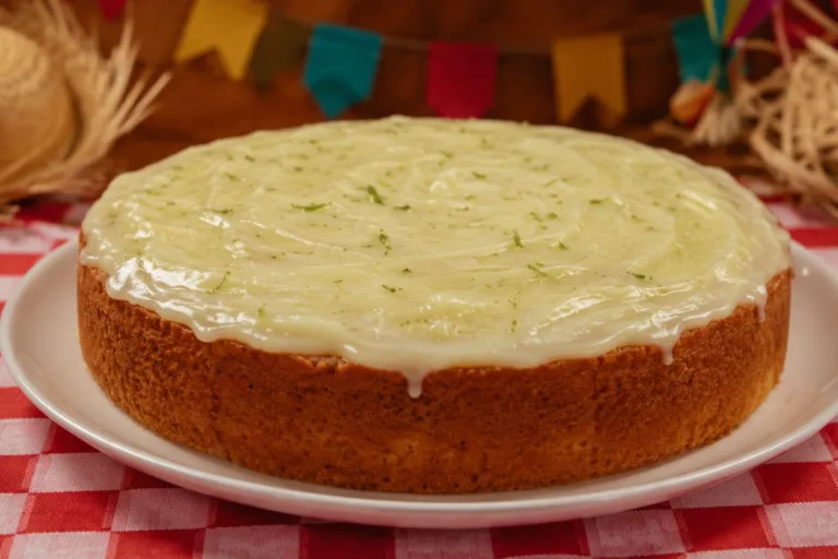 Imagem da Receita de Bolo de Fubá com Brigadeiro de Capim Limão para Festa Junina.