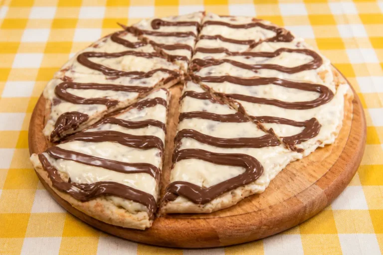 Imagem da Receita de Pizza de Leite Ninho com Chocolate.