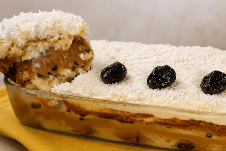 Imagem da Receita de Bolo de Travessa com Ameixa e Doce de Leite.