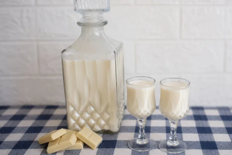 Imagem da Receita de Licor Caseiro Trufado de Chocolate Branco.